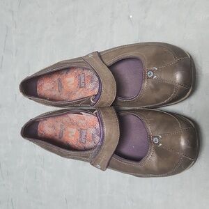 Merrell Allure Leather Dark Green Mary Jane Trail Shoes Women's Size 8